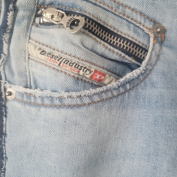 NWT DIESEL Women's Skinny Jeans D-TAIL-RE Light Blue Denim Size 29 Long 32 - Picture 3 of 7
